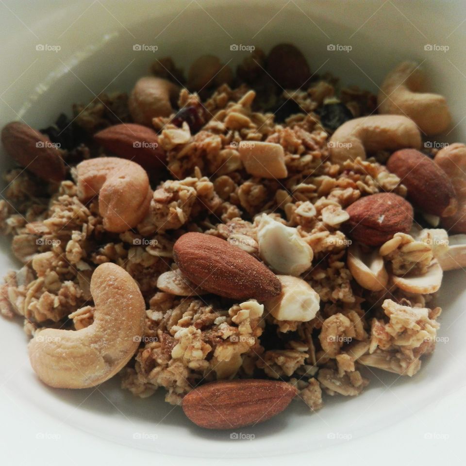 granola with lotsa nuts