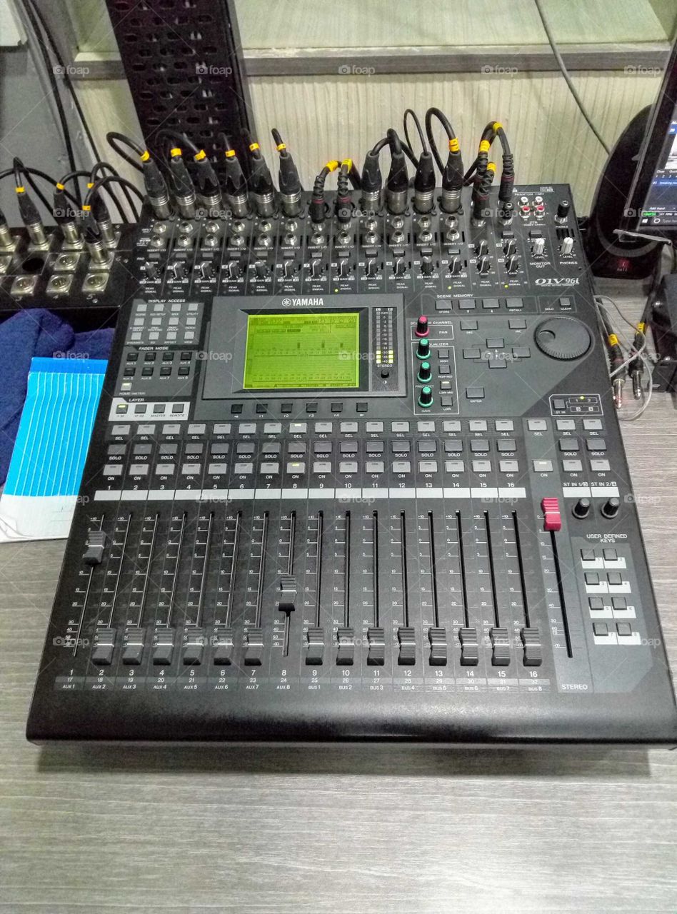 Yamaha studio audio mixer