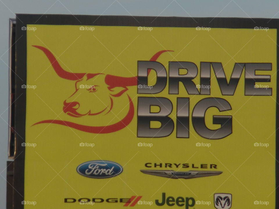 come hard or go home. This is a sign that pretty much sums up how we do everything in Texas. 👣 🚶 🏃 🔥 💨