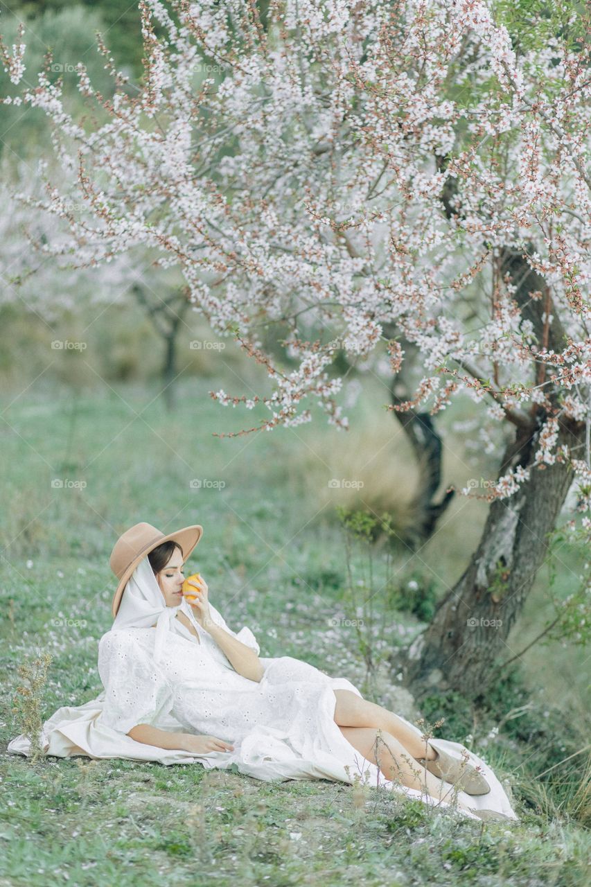 I would like describe this image most beautiful and professional world class luxuy beauty photo