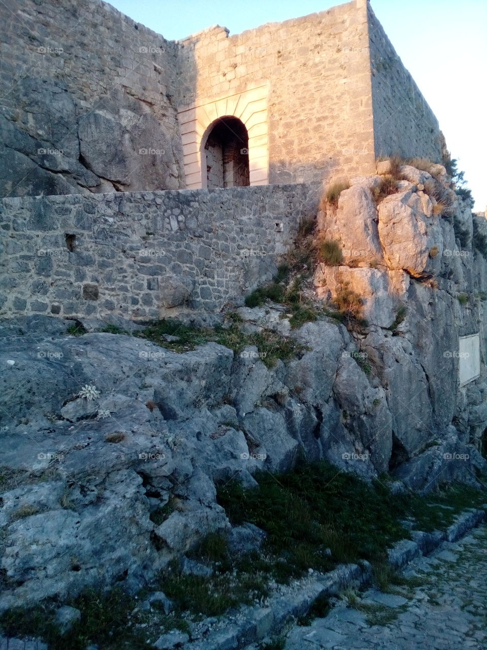 Fortress of Klis raising from a cliff.