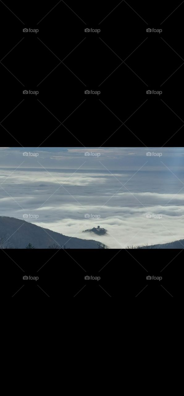 Fortress in the "sea" of fog that spreads over the mountain