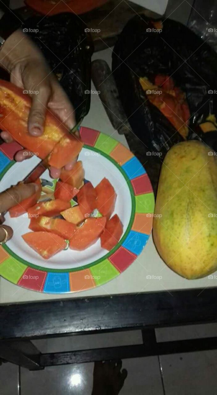 peeling papaya