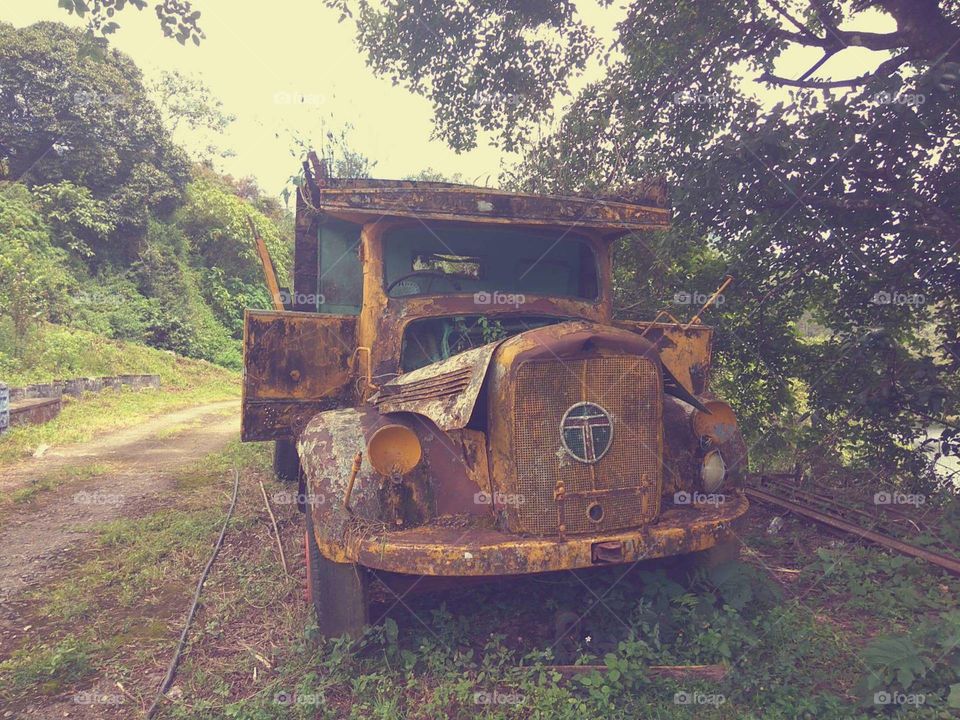 abandoned vintage truck