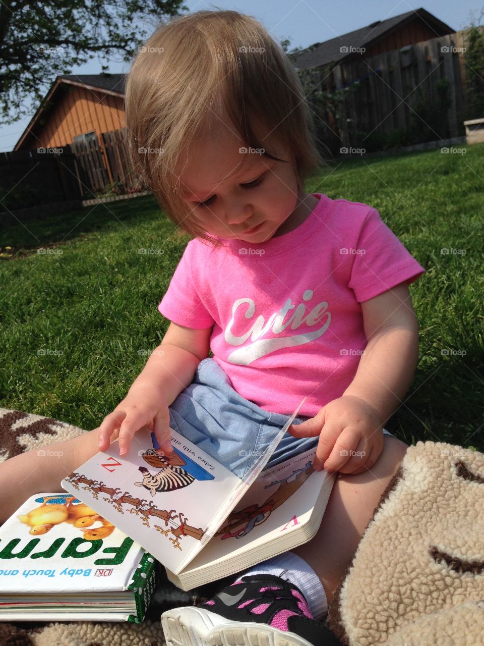 Spring Reading. Good books, backyard and sun