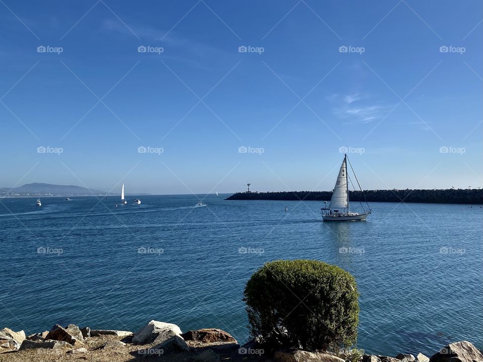 Boats entering the Dana Point Harbor 