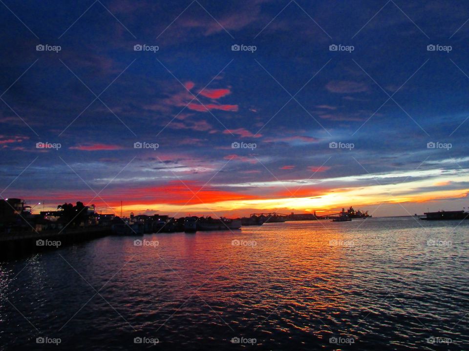 pôr do sol em Santarém do Pará, cores do céu, aquarela, paisagem, rio Tapajós.