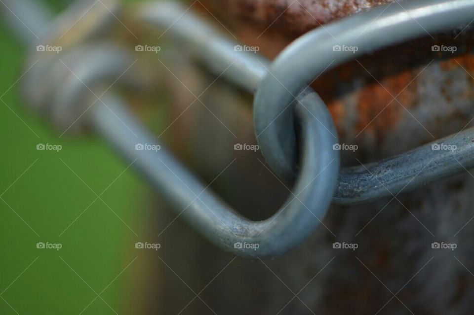 Links in a Chain on a Gate