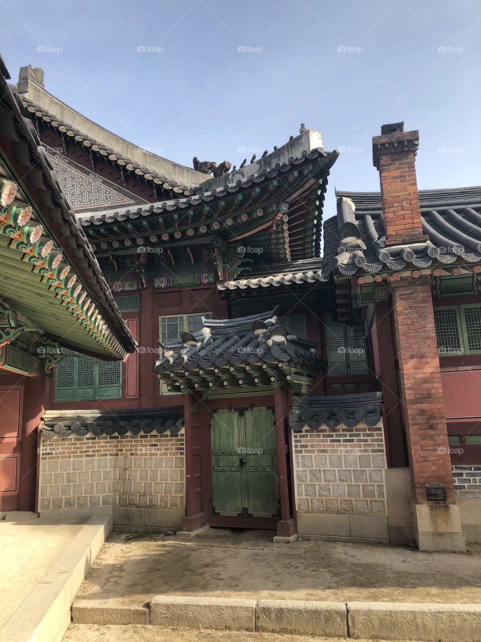 Ancient colorful palaces nestled in the middle of bustling cities. Angular and perfect, well-preserved and stunning, South Korea offers so much. 