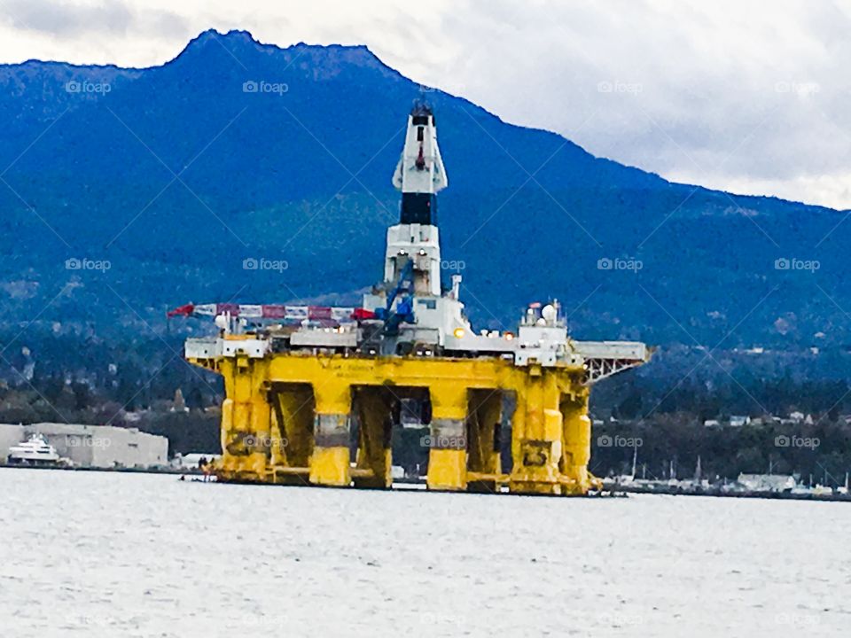 Alaskan oil rig ship