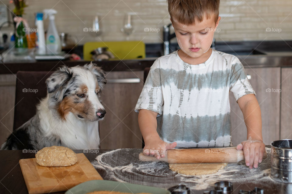 Cooking Curd cookies 
Dough: сottage cheese 200 grams, butter 100 gr, flour 1.5 cups, sugar 100 gr, baking powder 1 teaspoon, vanillin.
Mix all togeather, put in the frige for 1 hour, then make cookies and bake 15-20 at  180C