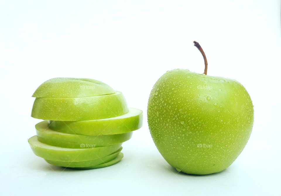 #fruit #apple #green #greenapple #health #healthy #healthyfood #nutrition #nutritionfood #wet #wetfruit #sprinklingwater #dewdrops #bright #fruit #delecious #deleciousfruit #deleciousfood #taste #ingreditions