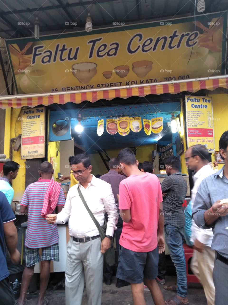 Hungry Kolkata afternoon