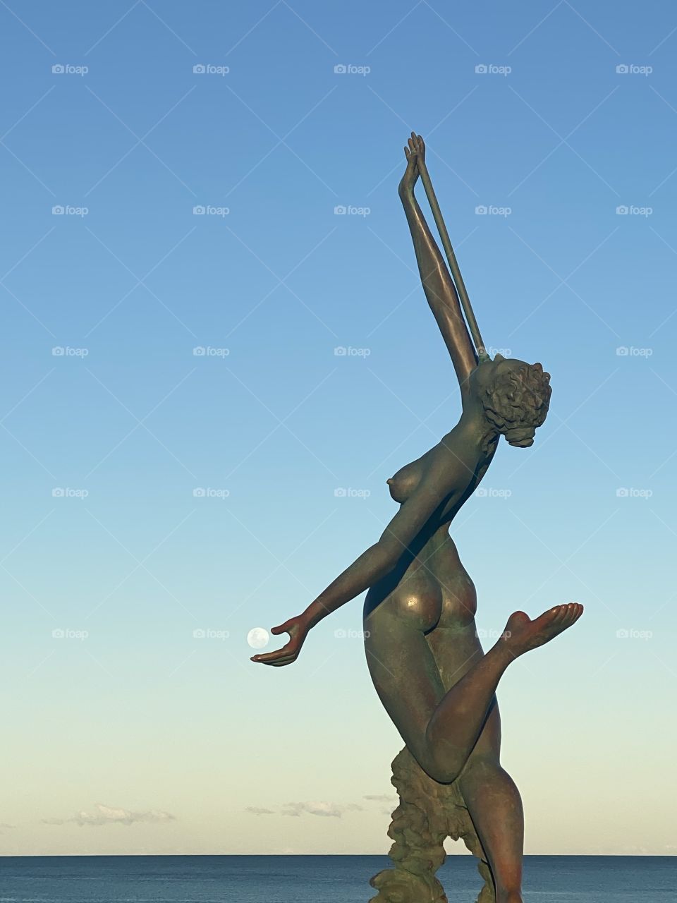 Cheeky Double Moon Shot under the Gold Coast Sunset. This statue is located at Main Beach, Gold Coast QLD. 