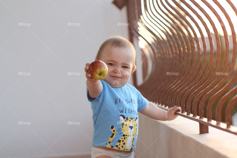 boy gives an apple