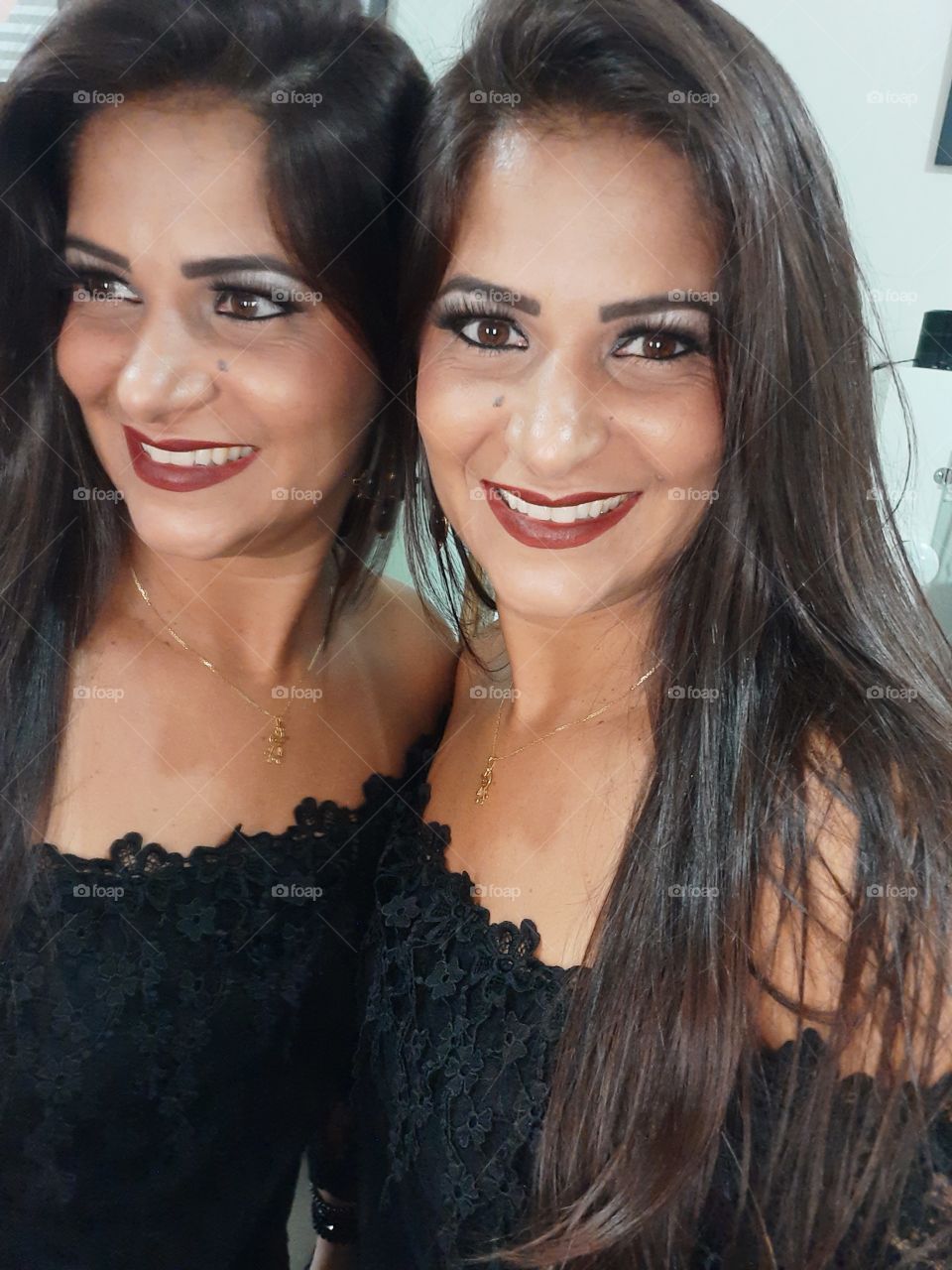 beautiful woman leaning on the mirror