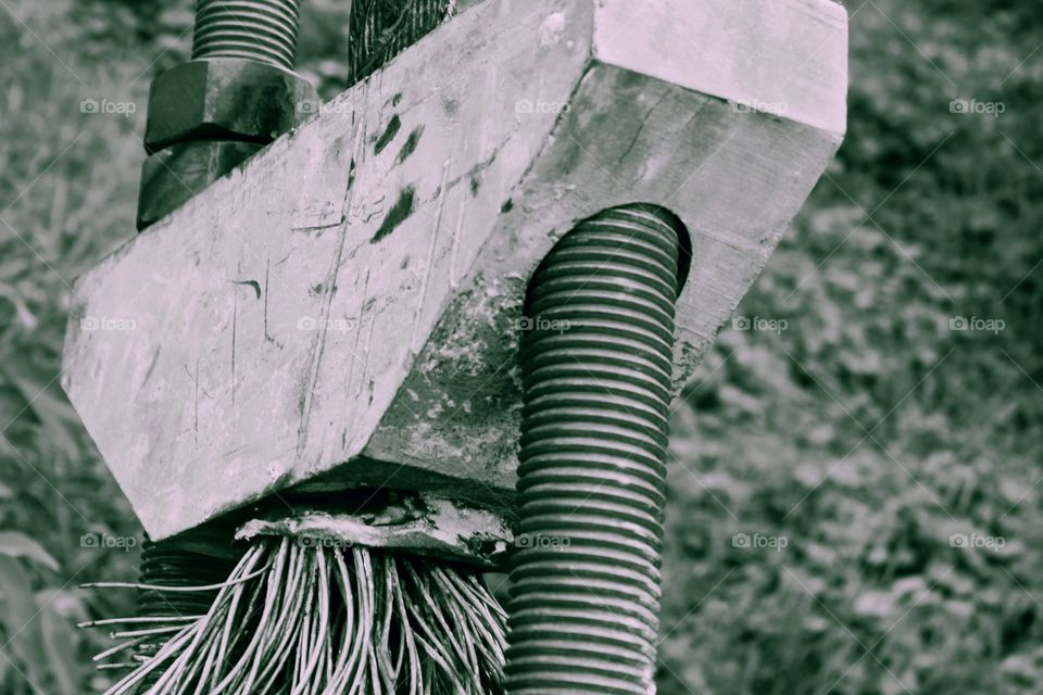 This nenda is called a pig anchor in a construction and there is a series of large bolts sticking down to clamp the weight-bearing sling of the bridge.