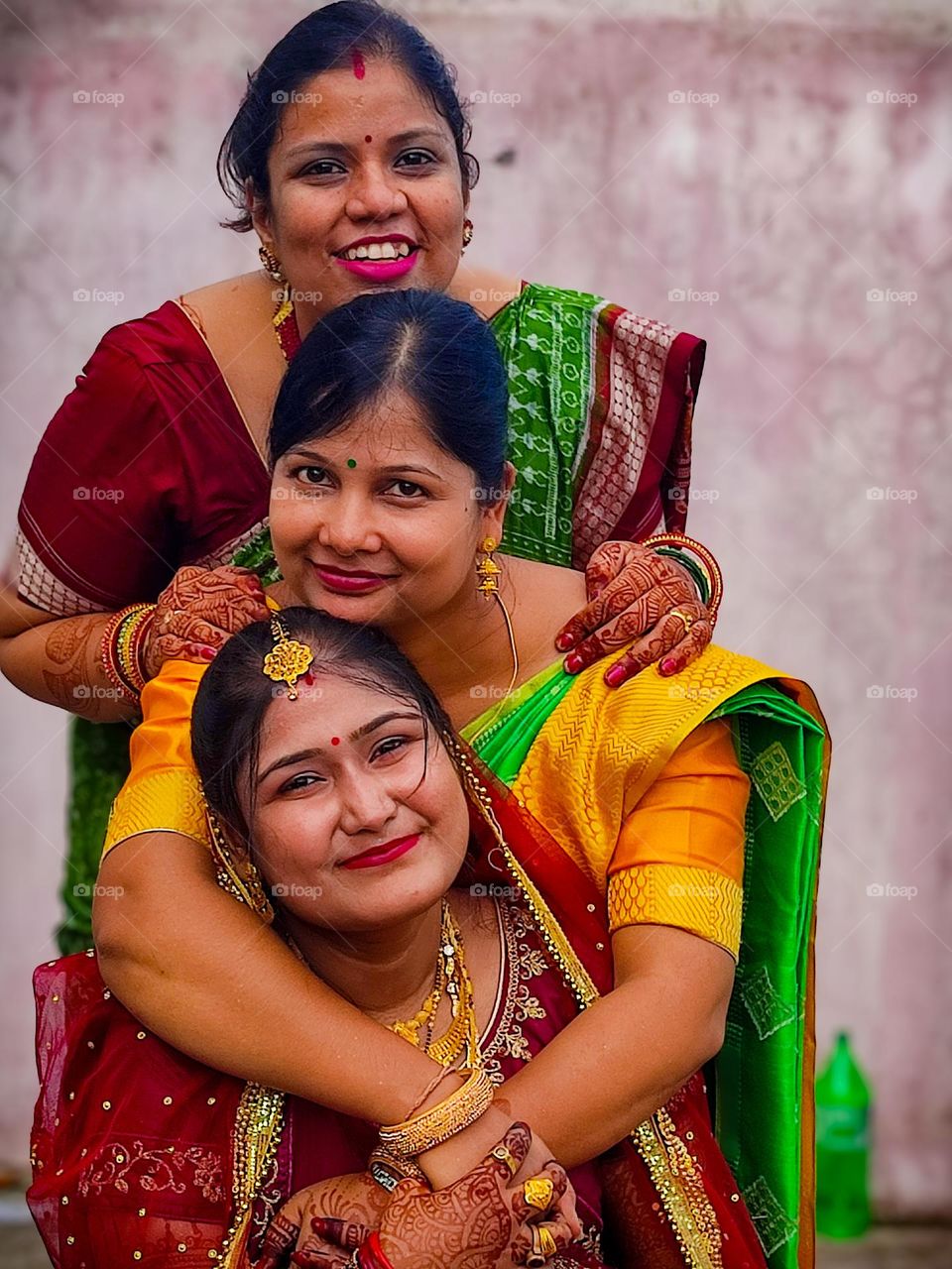 what can be more beautiful than the bride and her friends in a wedding ❤