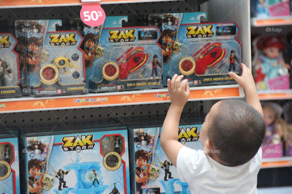A boy wants to have a set of Zak Storm Toy