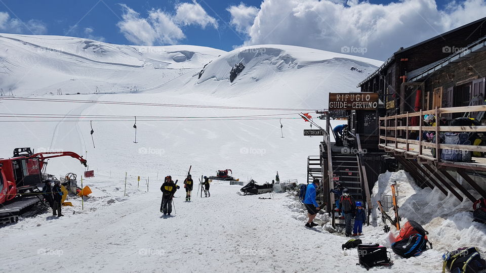 Summer skiing glacier Plateau Rosa Breuil-Cervinia Italy, Italia, Italien glaciär skidåkning 