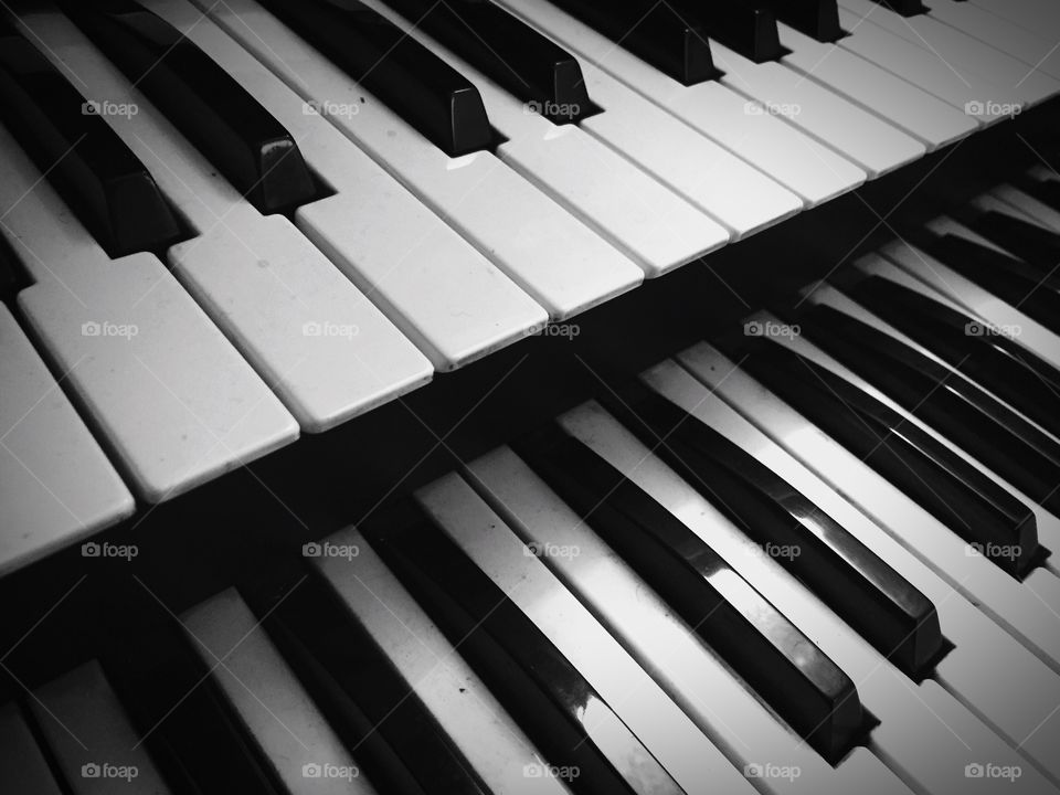 Black and white Piano keyboard 