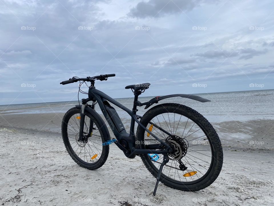 E-MTB at the beach on a cloudy day 