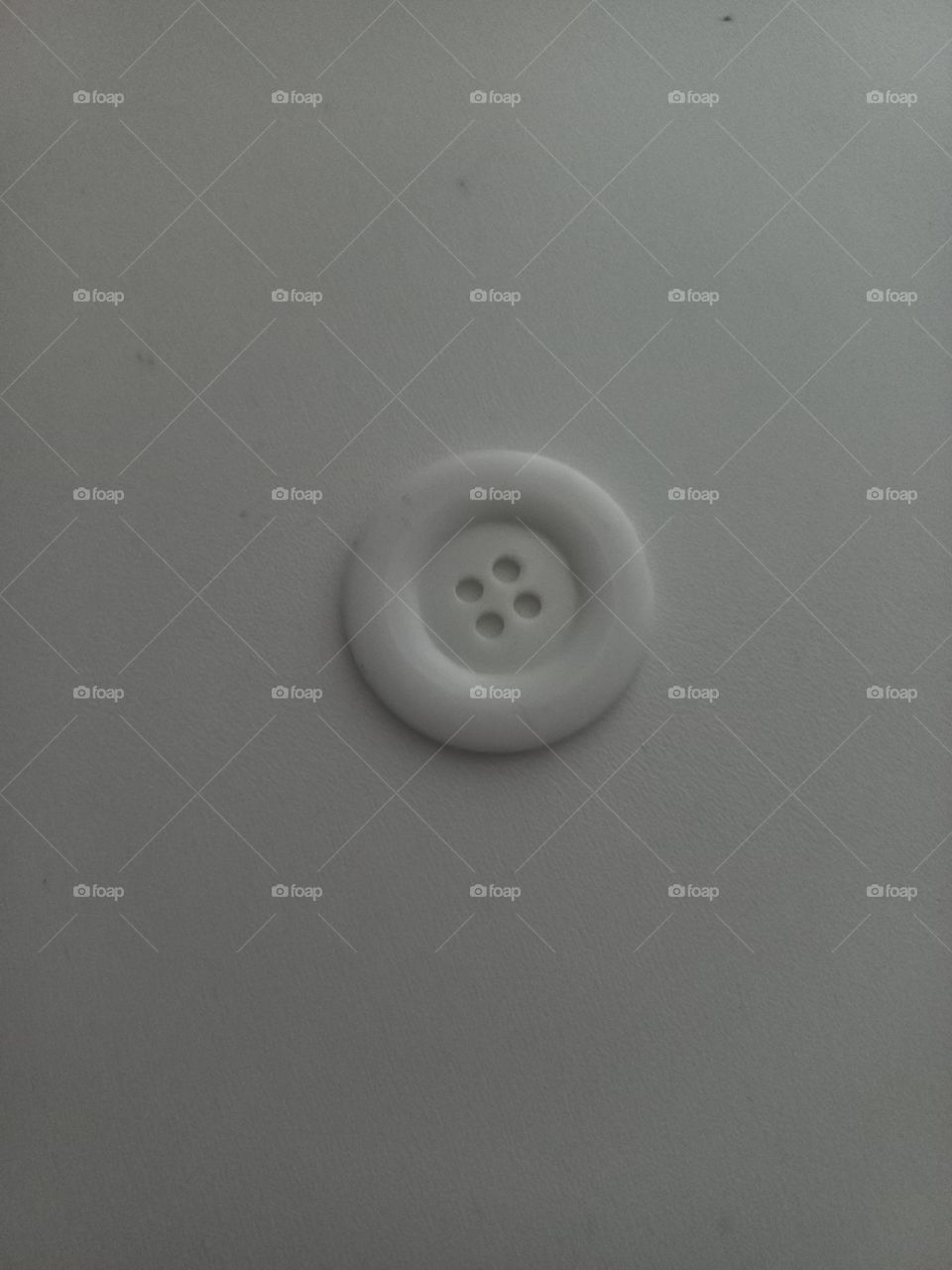 A Beleza  da cor branca. A cor branca é atraente,  bela e versátil, pois oferece um mundo de possibilidades e, combina praticamente com todas as cores, além  de permitir trabalhar o estilo do look ou da  decoração  do ambiente com mais facilidade.