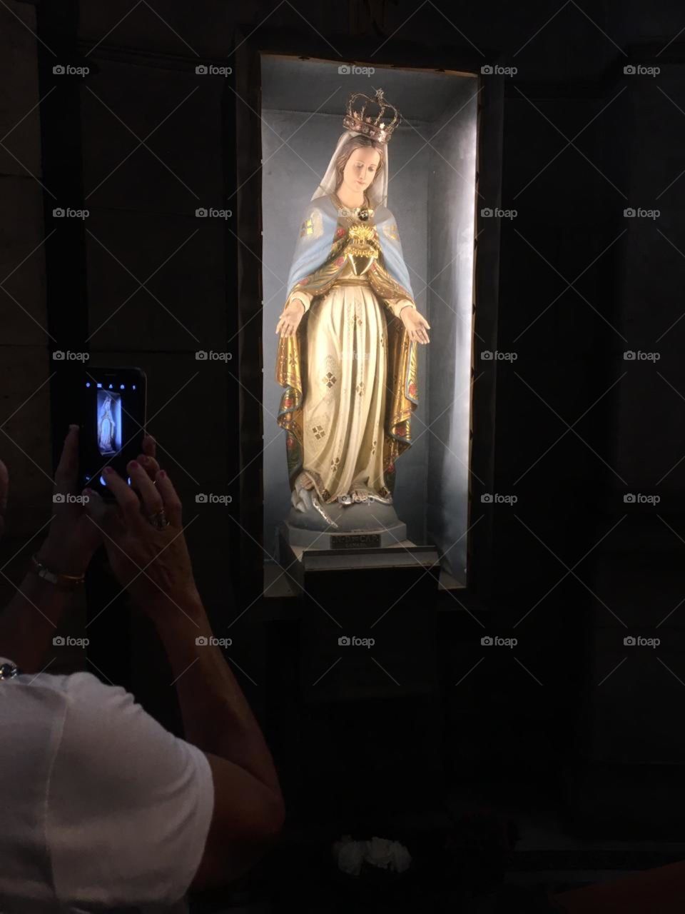 Nossa Senhora, mãe de Deus e nossa mãe. Que a Virgem Maria sempre nos abençoe! Amém. 