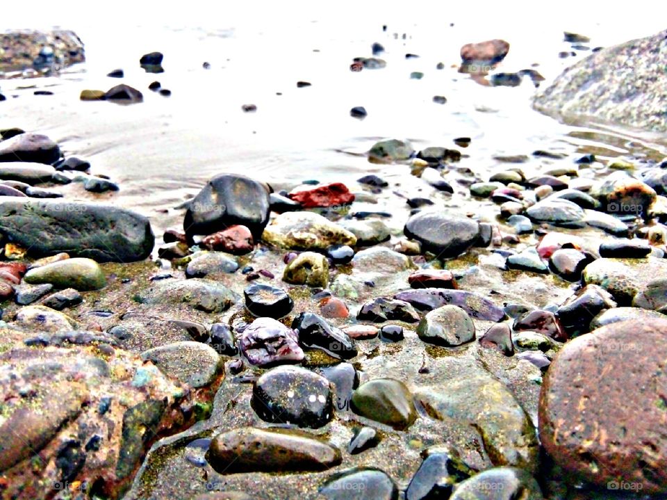 gorgeous rocks on the shore😍