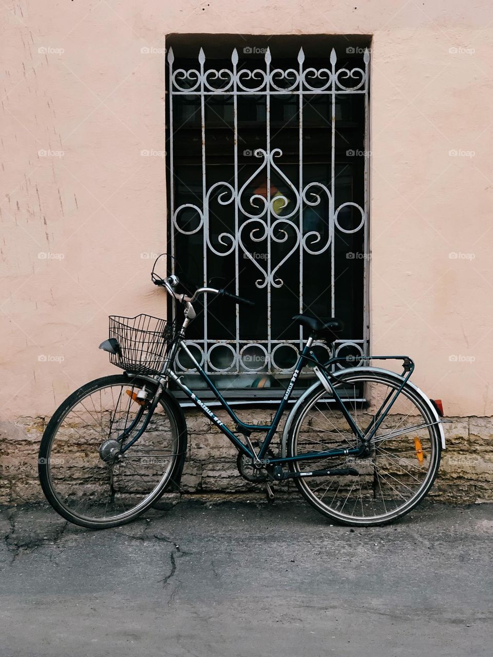 One lonely bicycle, nobody 