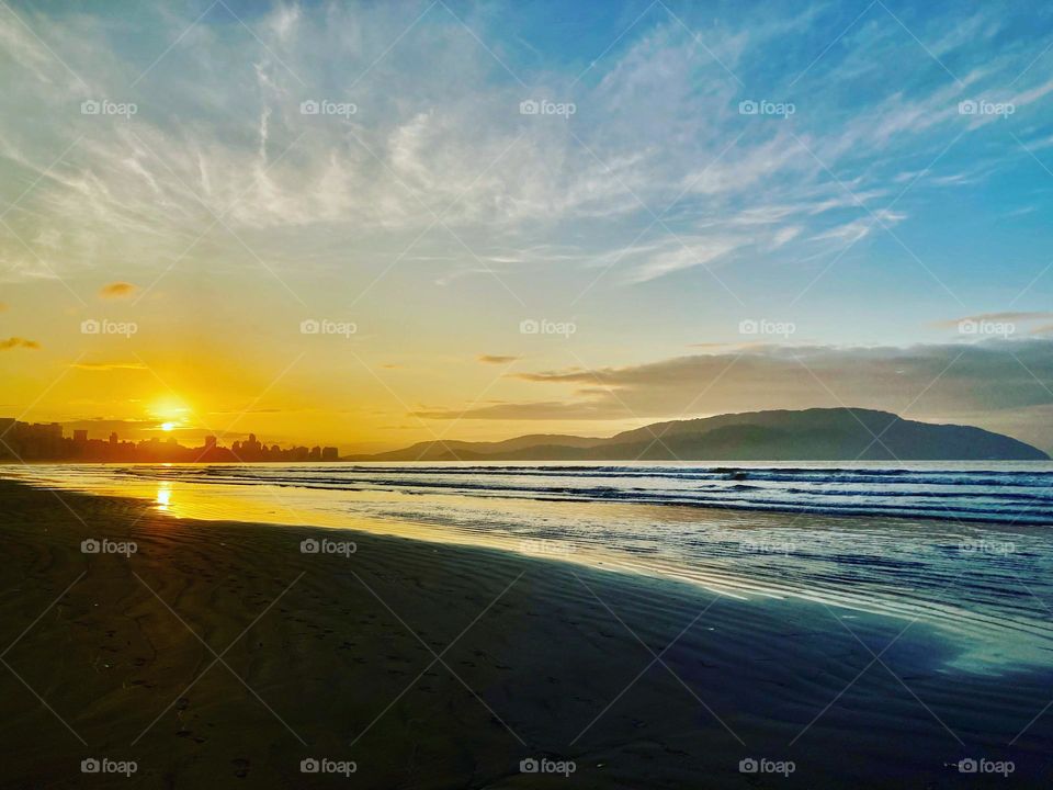 🌄🇺🇸 An extremely beautiful dawn in Santos, coast of Brazil. Cheer the nature! / 🇧🇷 Um amanhecer extremamente bonito em Santos, litoral do Brasil. Viva a natureza! 