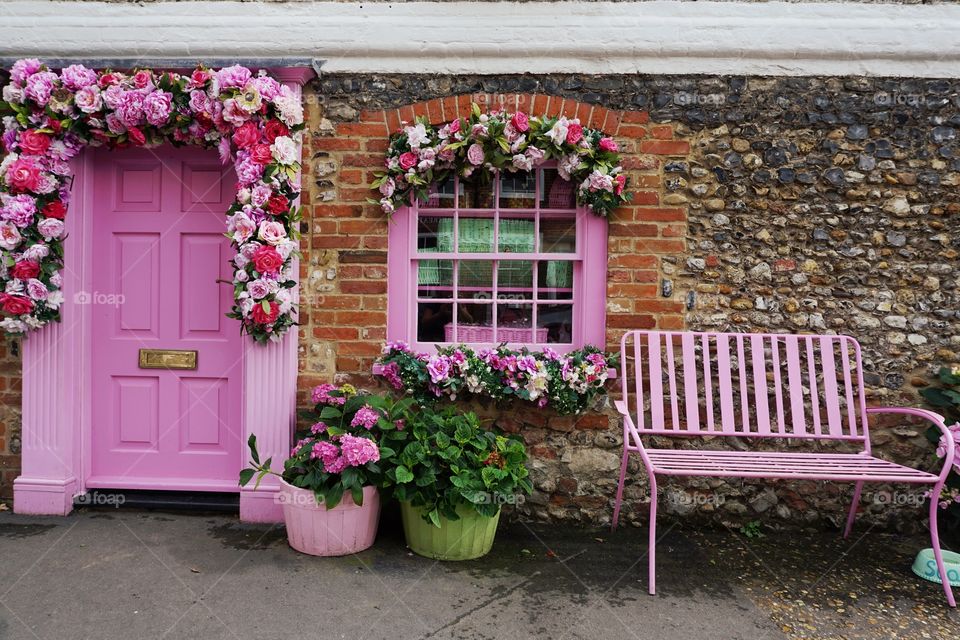 OTT Candy 💗Pink 💗door and window frame with matching 💗pink bench !💗