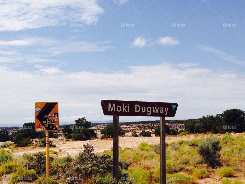 Moki dugway sign