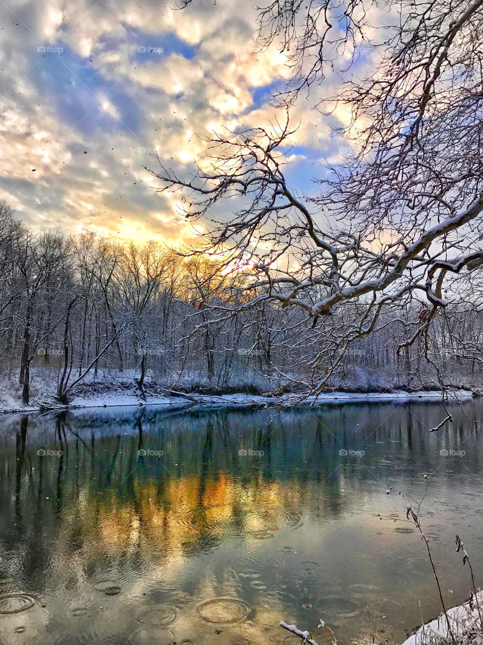 Winter views by the river 