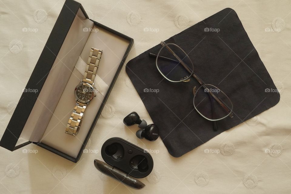 Watch, Glasses, and Earbud are enough for a trip