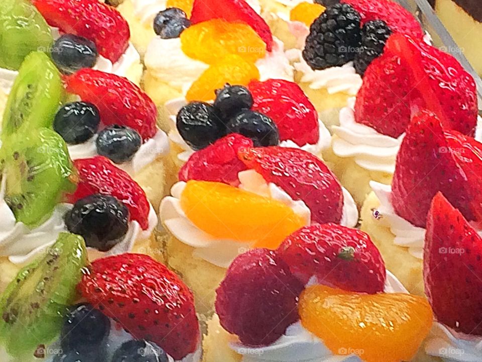 Berries and fruits tarts