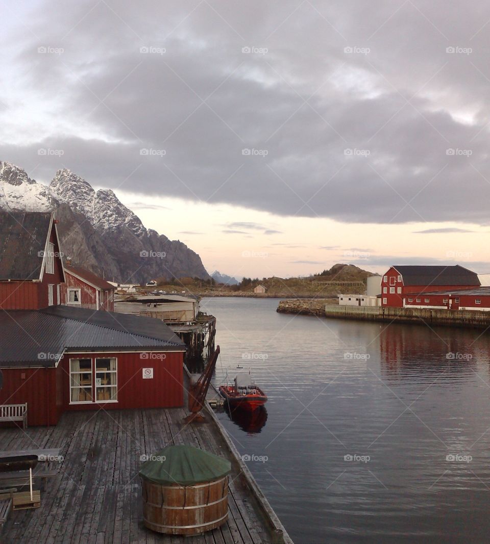 Svolvær, by the sea 