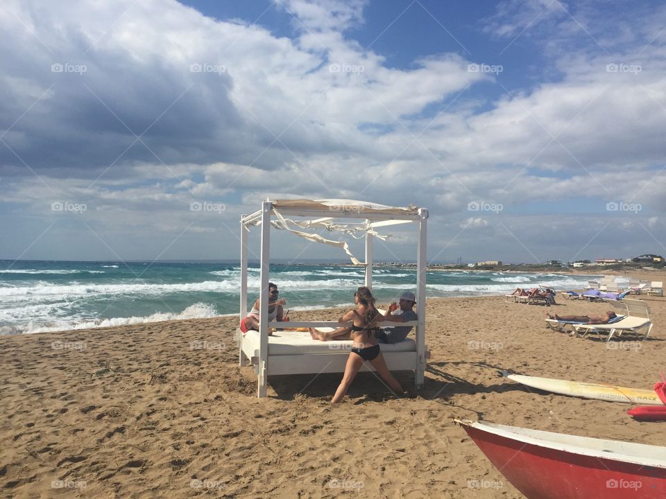 Bucket List: rent a beach bed in Sicily 