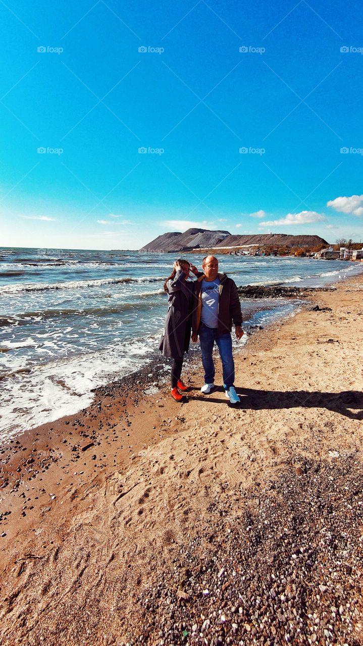 Autumn walk on the sea