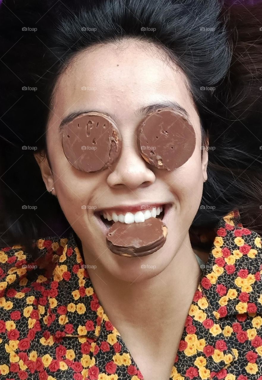Rounded chocolates on the face and teeth