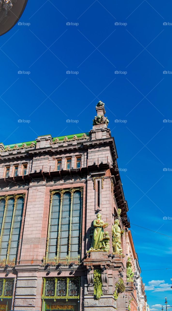 Building with sculptures