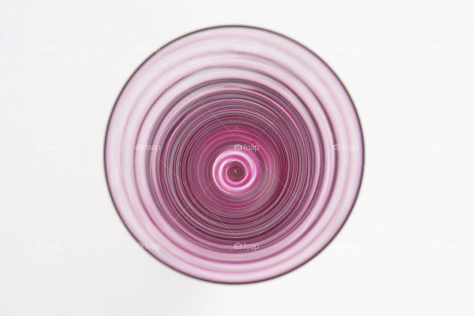 Pink striped champagne glass from above  - rosa randigt champagneglas ovanifrån 