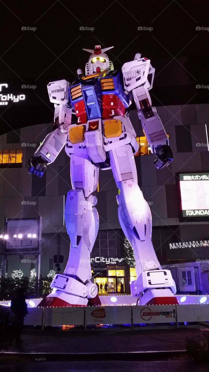 A big Gundam in front of the shopping mall