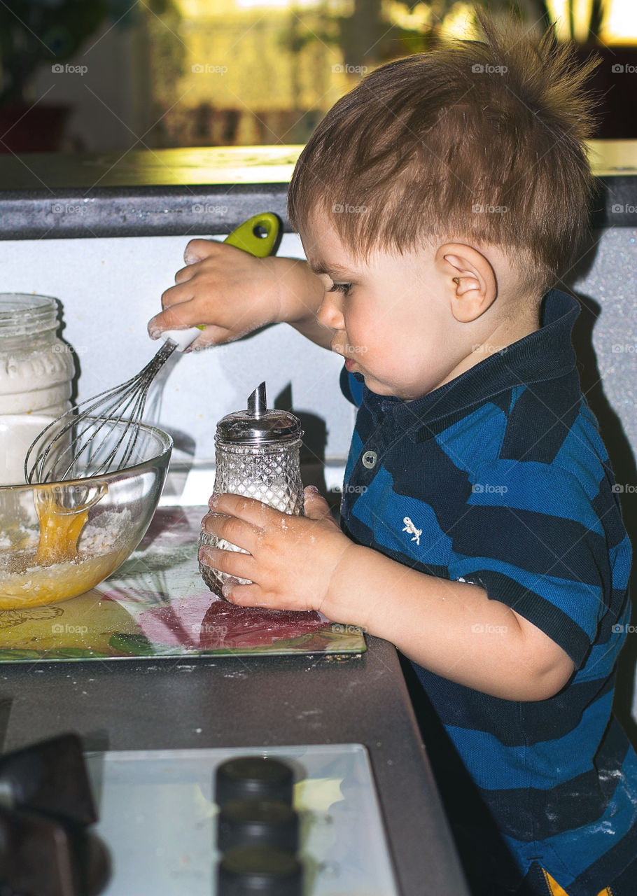 baby cooks himself