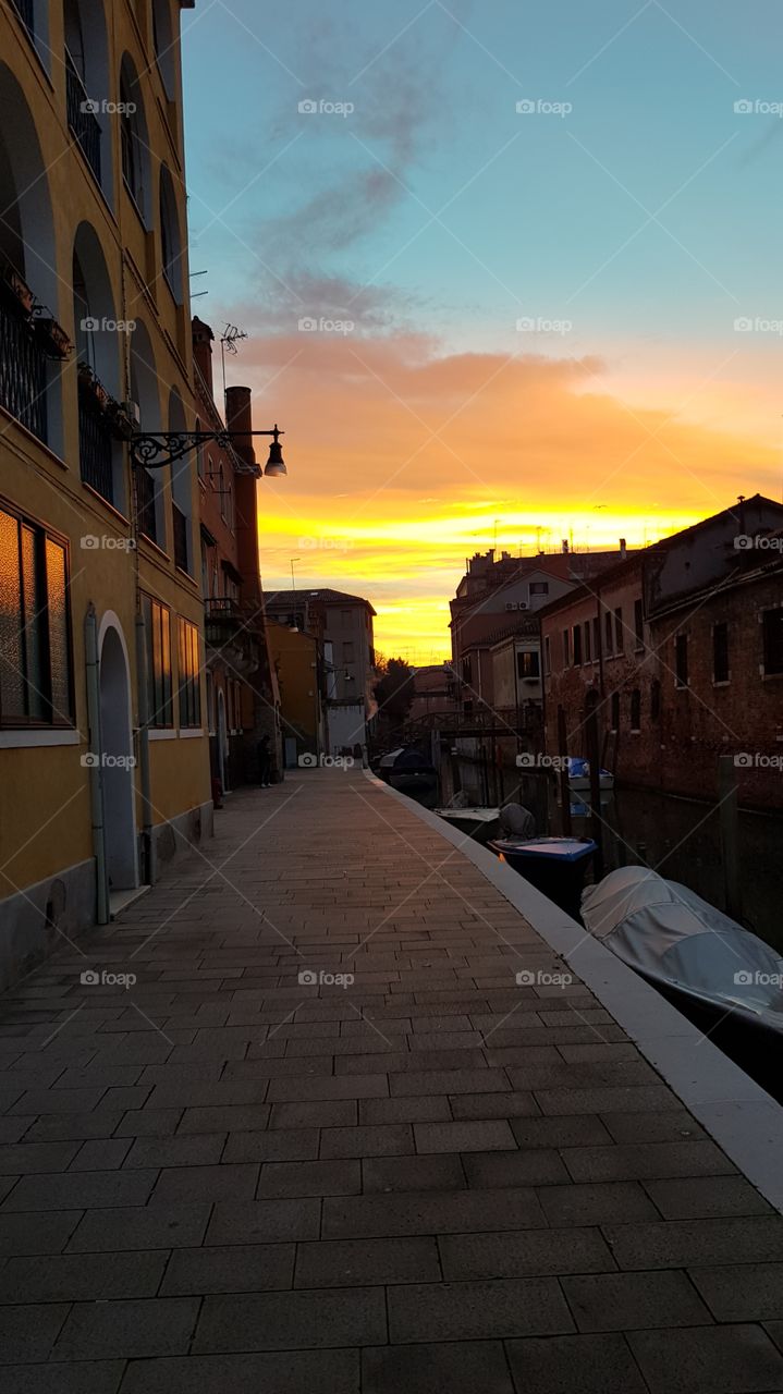 Beautiful sunrise in Venice.
The most beautiful city of love and romance.
A lovely and passionate day