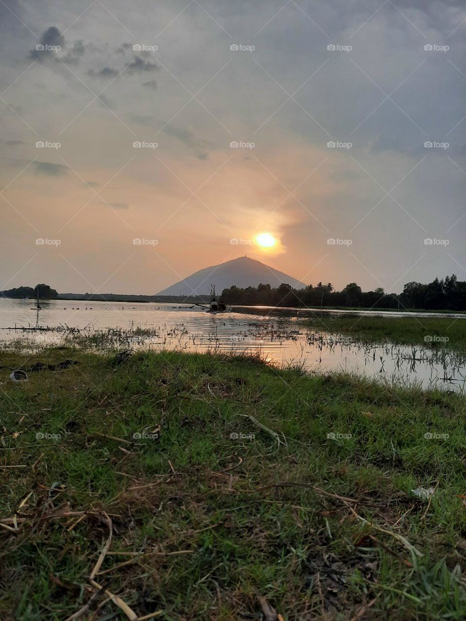 Hoàng hôn trên đỉnh núi.