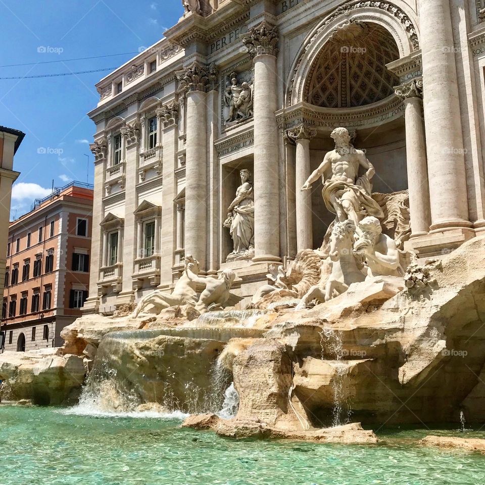 Fontana Di Trevi • One of the worlds most beautiful water fountains • Throw a coin into the fountain and you’ll return to Rome one day 😊