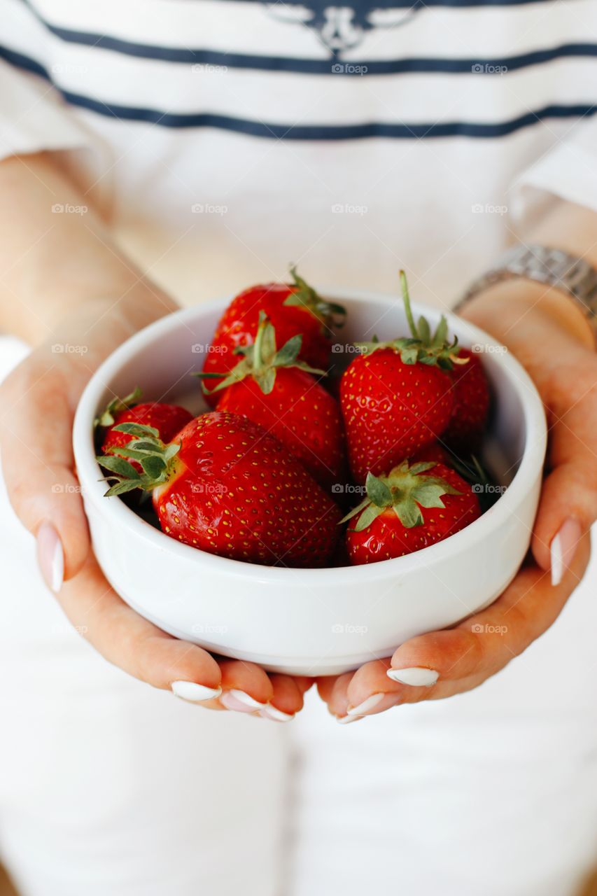 Strawberries in the bowl 