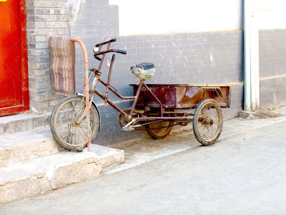 Capture this cute, old bike in a hidden street Beijing