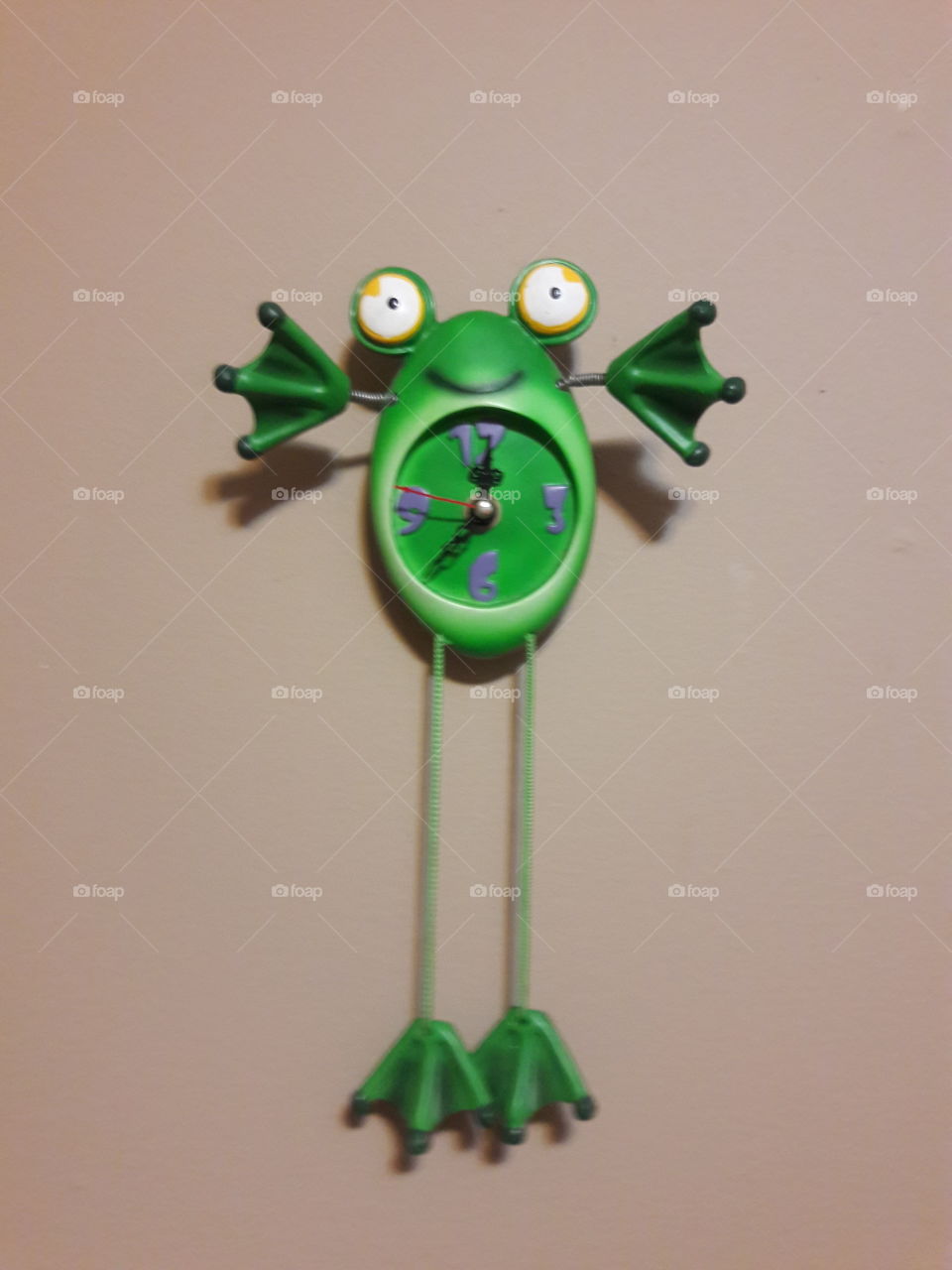 frog clock